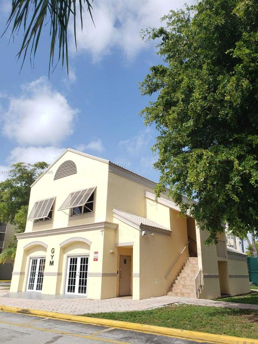 Small Image of 8205 LAKE DR #402, Doral Number 15