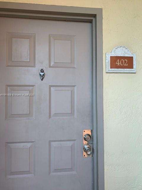 Small Image of 8205 LAKE DR #402, Doral Number 4