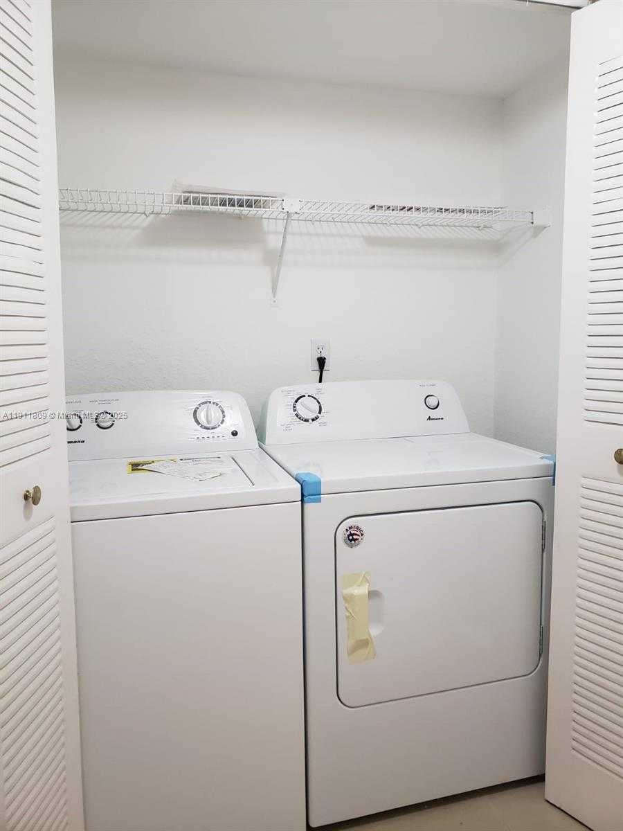 Small Image of 8205 LAKE DR #402, Doral Number 8