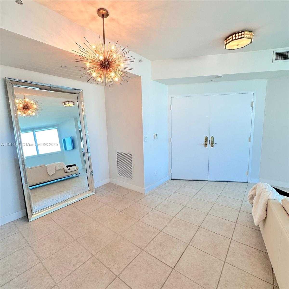 Small Image of 300 SOUTH POINTE DR #704, Miami Beach Number 10