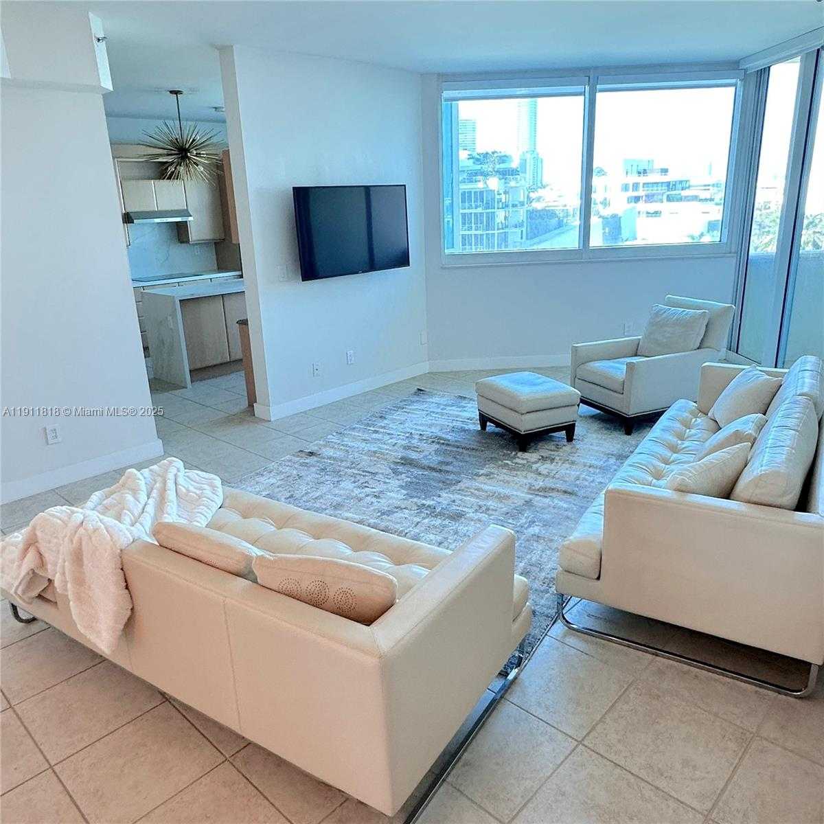 Small Image of 300 SOUTH POINTE DR #704, Miami Beach Number 11