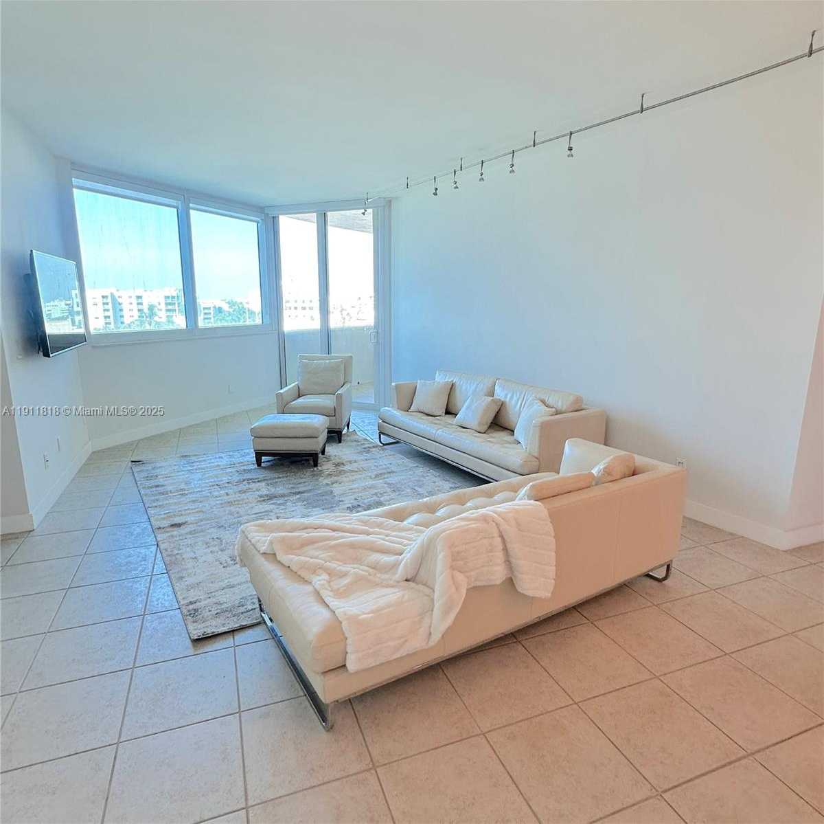 Small Image of 300 SOUTH POINTE DR #704, Miami Beach Number 15