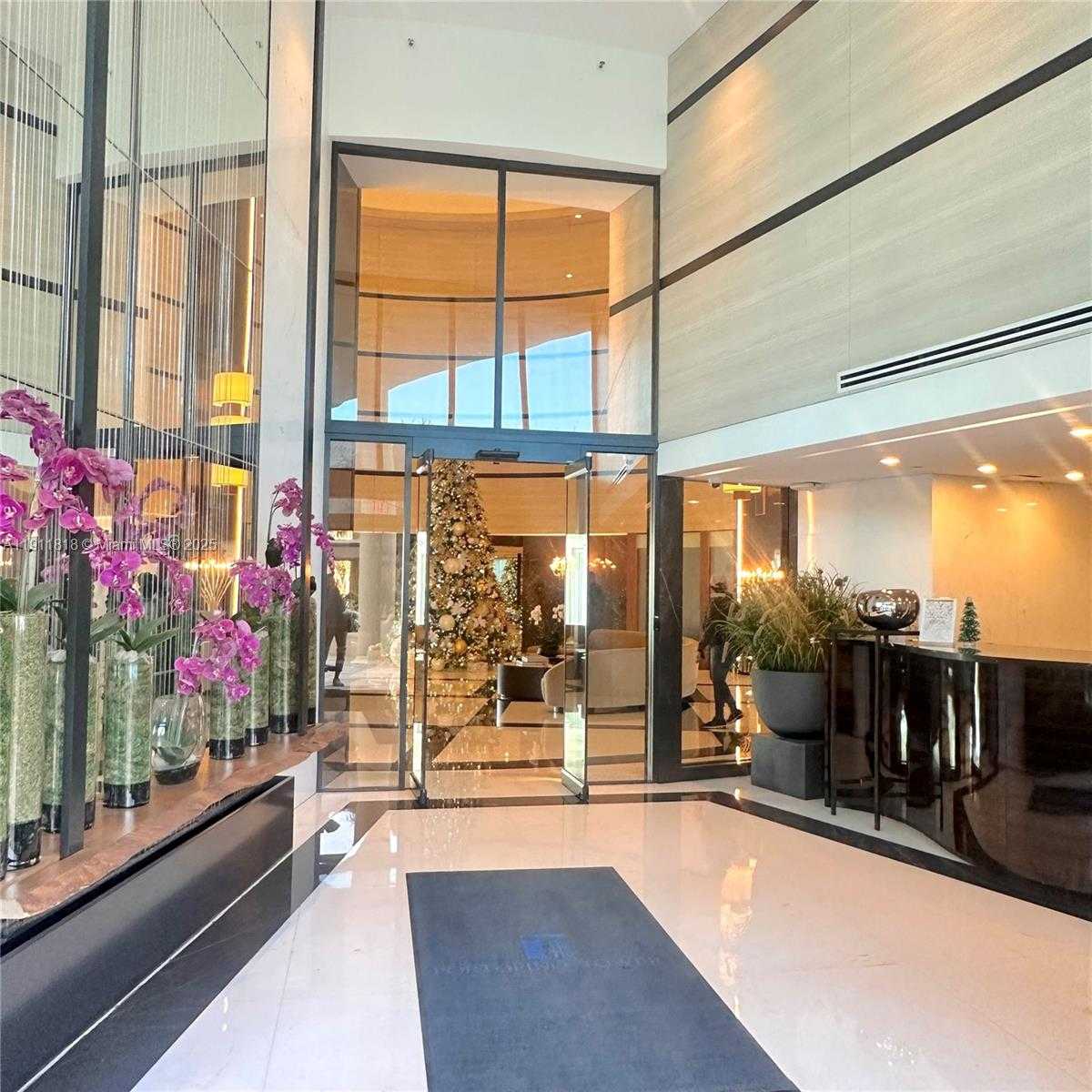 Small Image of 300 SOUTH POINTE DR #704, Miami Beach Number 16