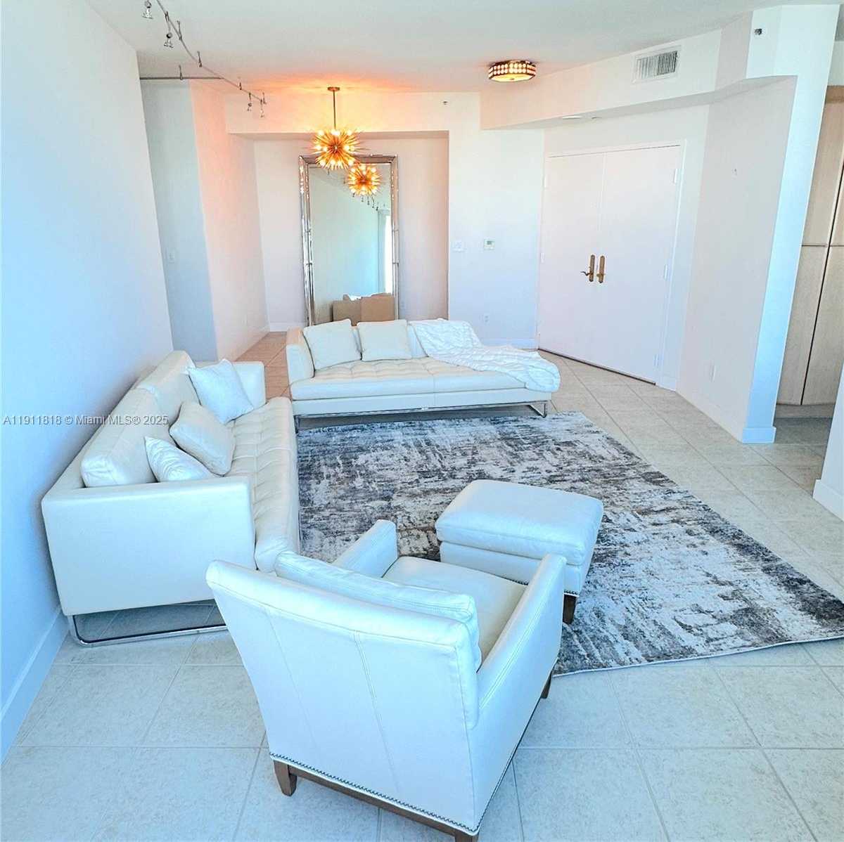 Small Image of 300 SOUTH POINTE DR #704, Miami Beach Number 3