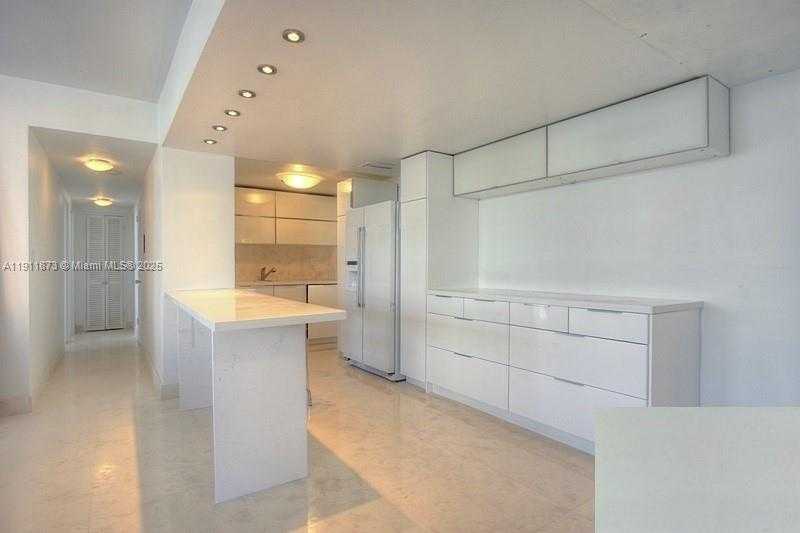 Small Image of 20 ISLAND AVE #209, Miami Beach Number 2