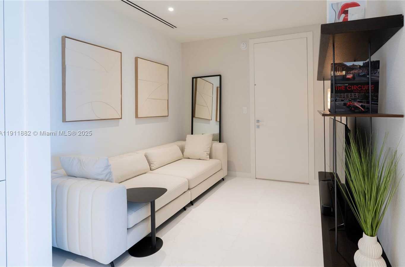 Small Image of 300 BISCAYNE BOULEVARD WAY #503C, Miami Number 10