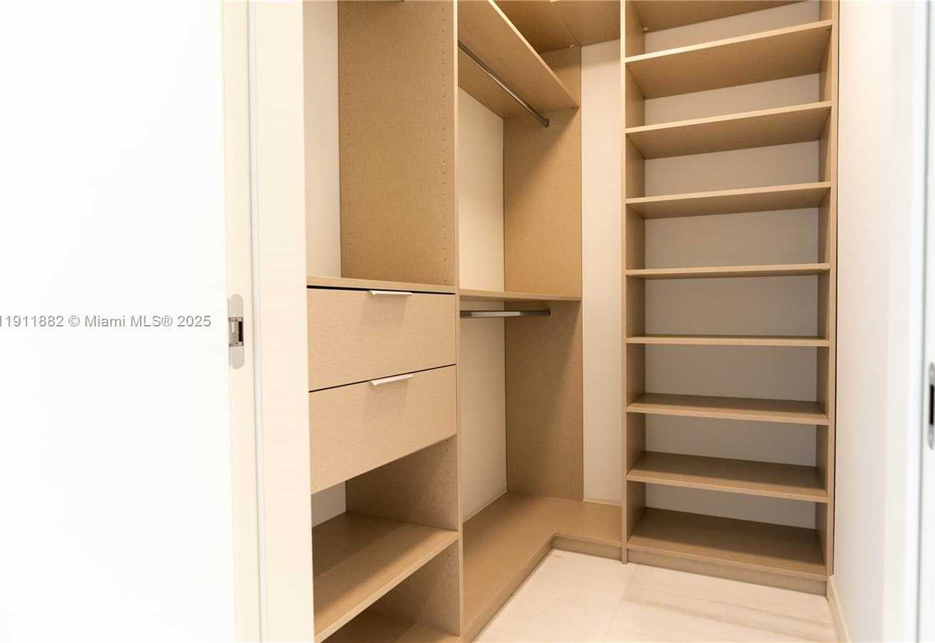 Small Image of 300 BISCAYNE BOULEVARD WAY #503C, Miami Number 28