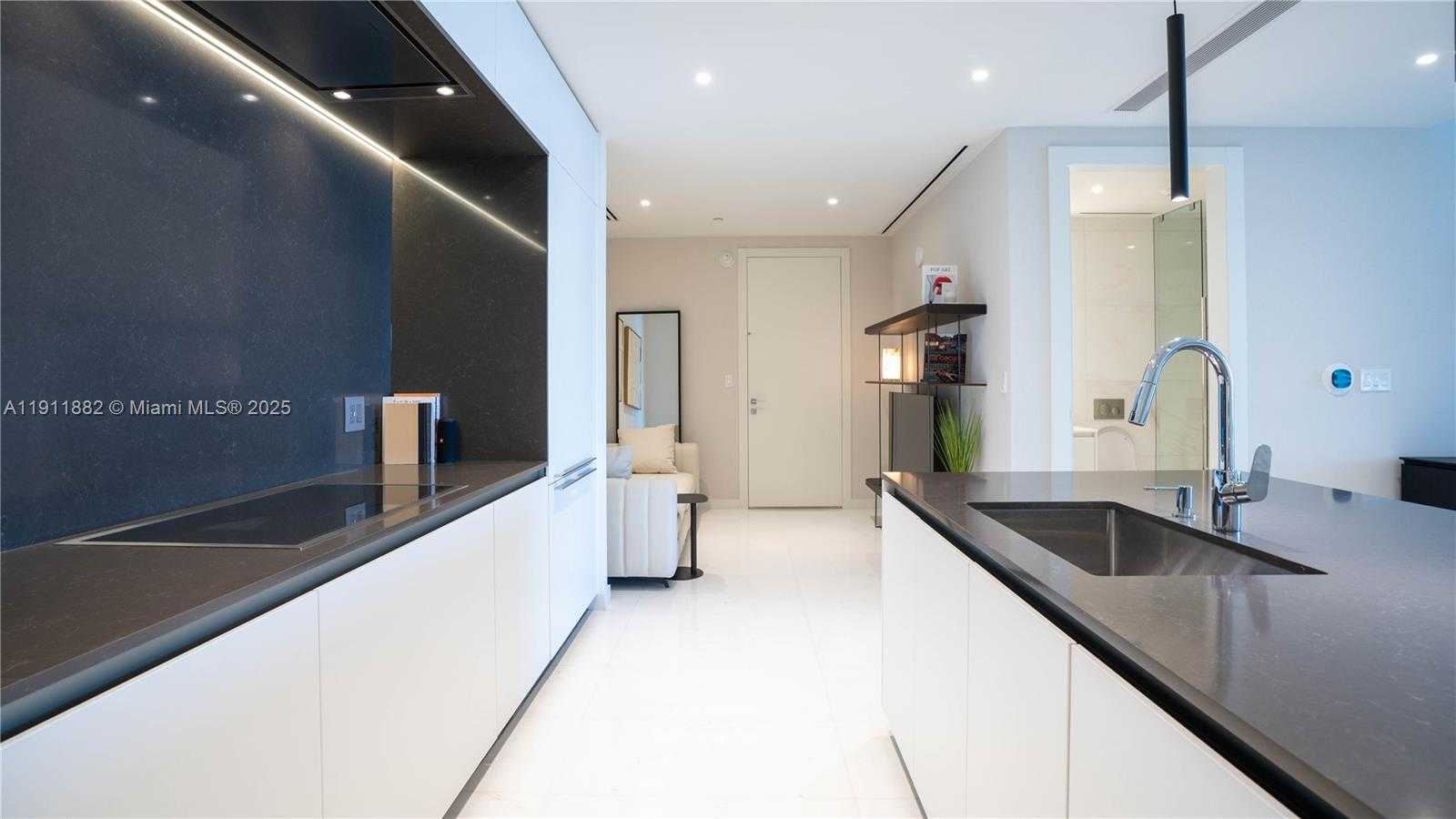 Small Image of 300 BISCAYNE BOULEVARD WAY #503C, Miami Number 8