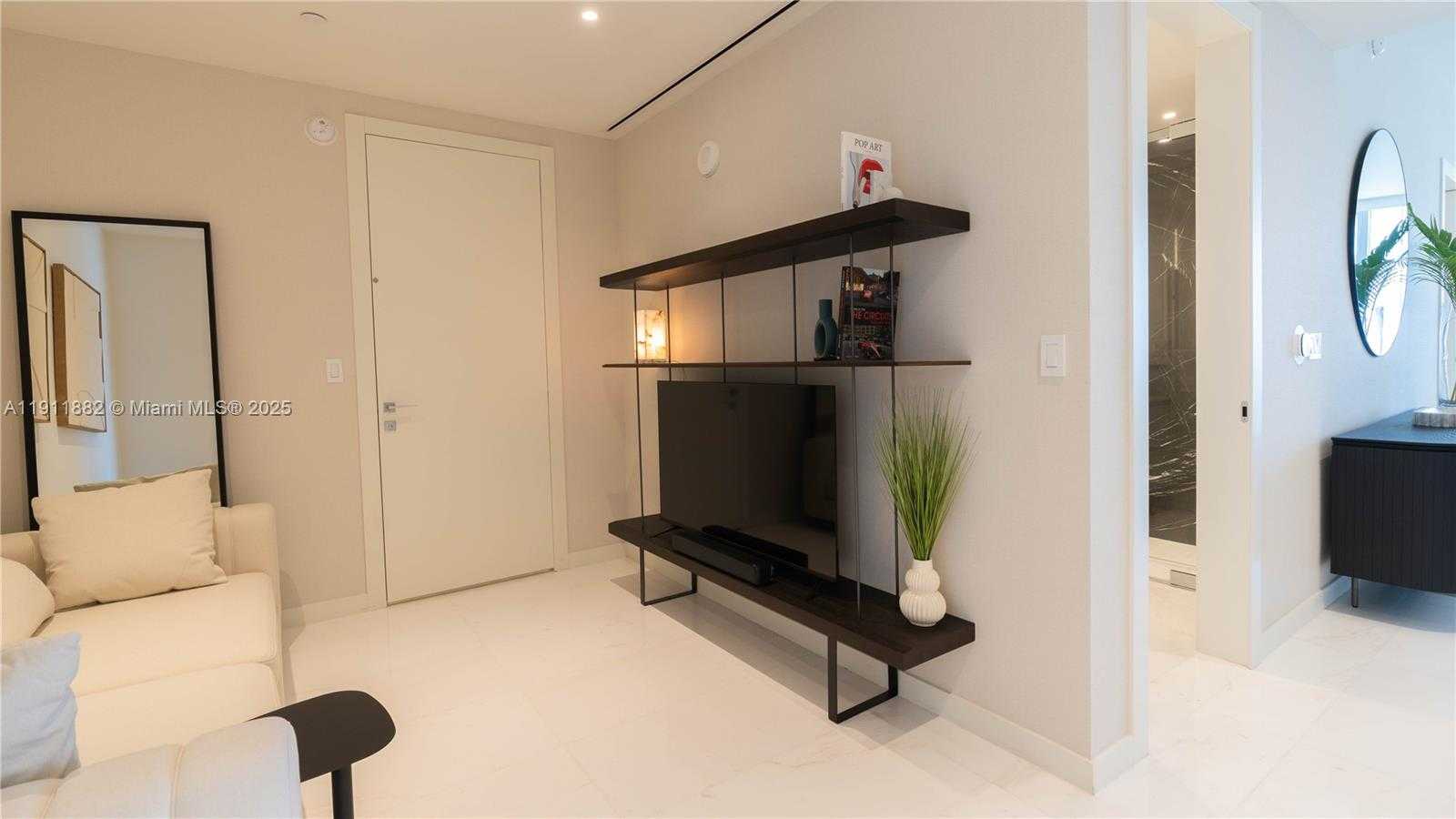 Small Image of 300 BISCAYNE BOULEVARD WAY #503C, Miami Number 9