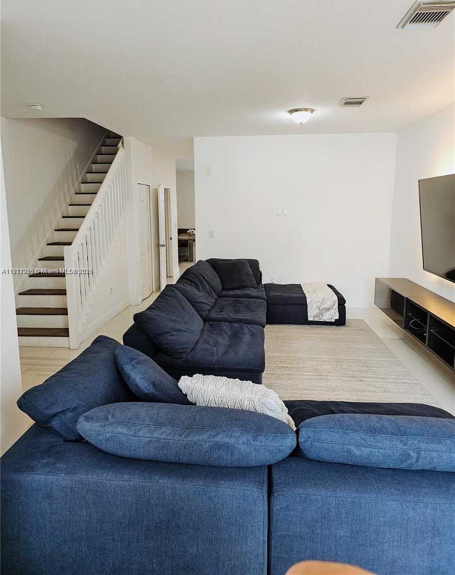 Small Image of 15264 SOUTH WEST 91ST LN #15264, Miami Number 3