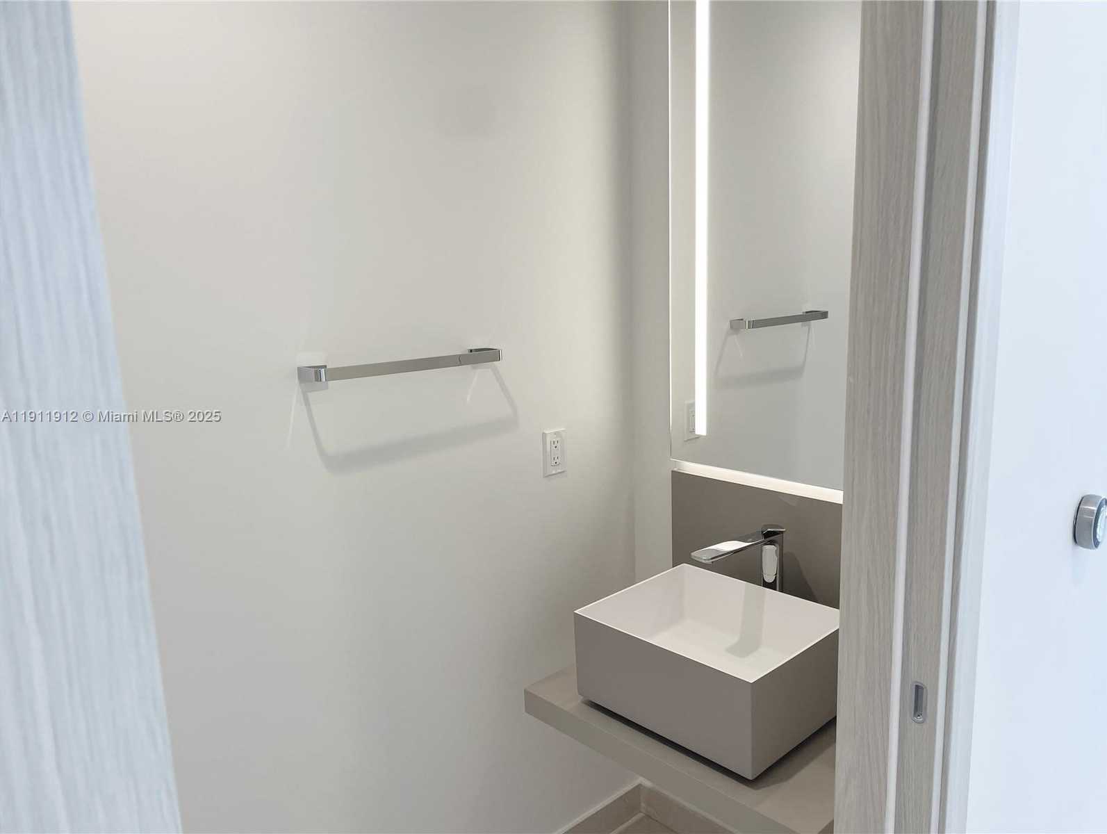 Small Image of 1000 BRICKELL PLZ #PH5405, Miami Number 12