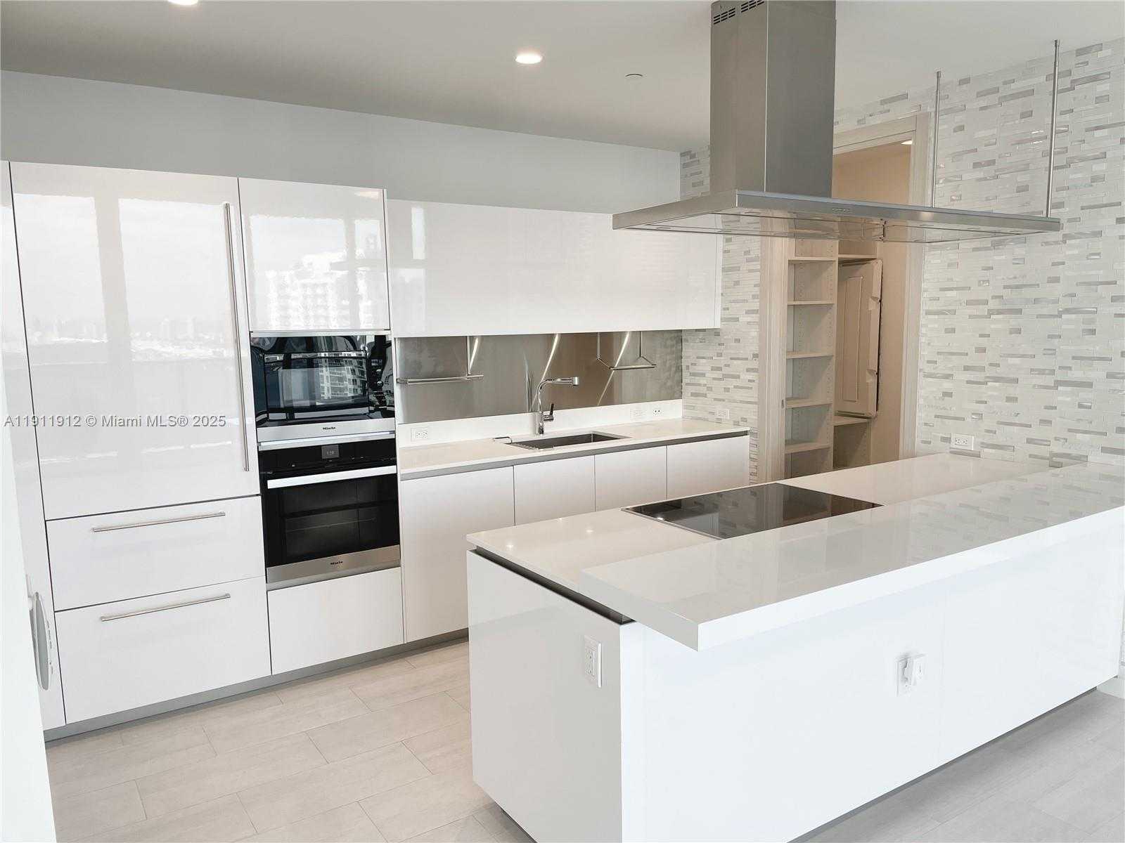 Small Image of 1000 BRICKELL PLZ #PH5405, Miami Number 3