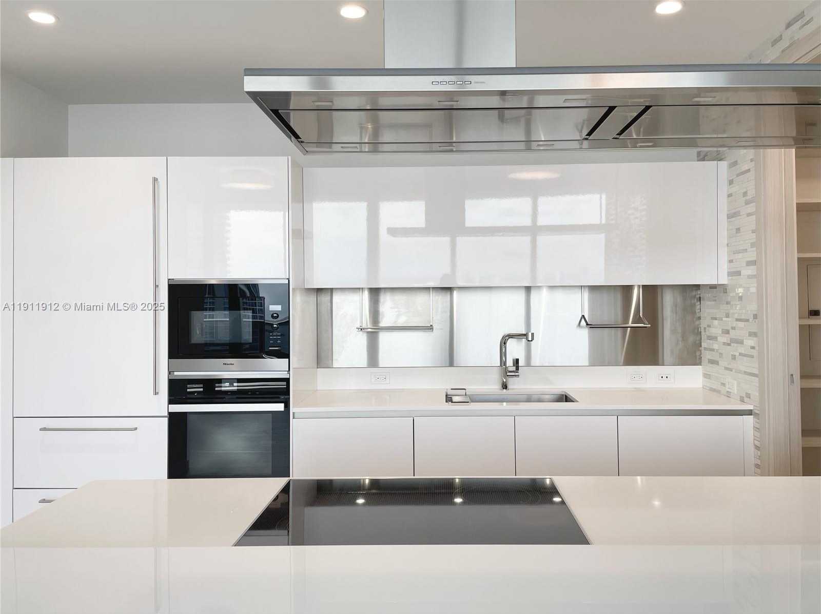 Small Image of 1000 BRICKELL PLZ #PH5405, Miami Number 4