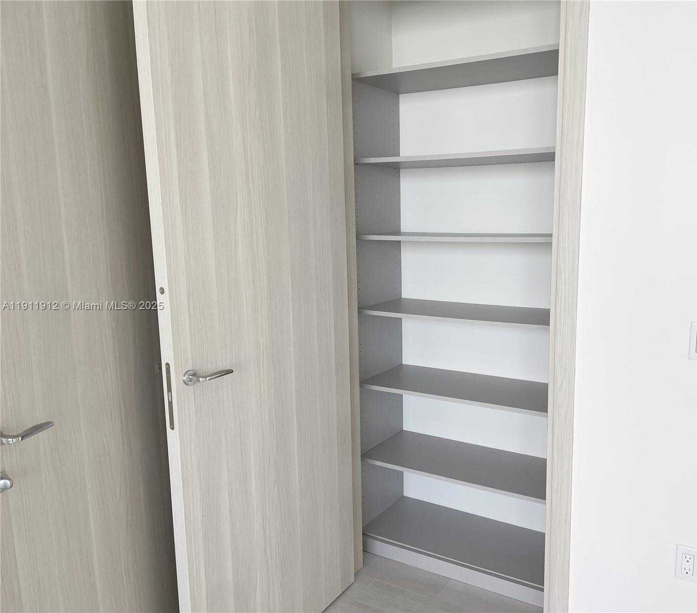 Small Image of 1000 BRICKELL PLZ #PH5405, Miami Number 7