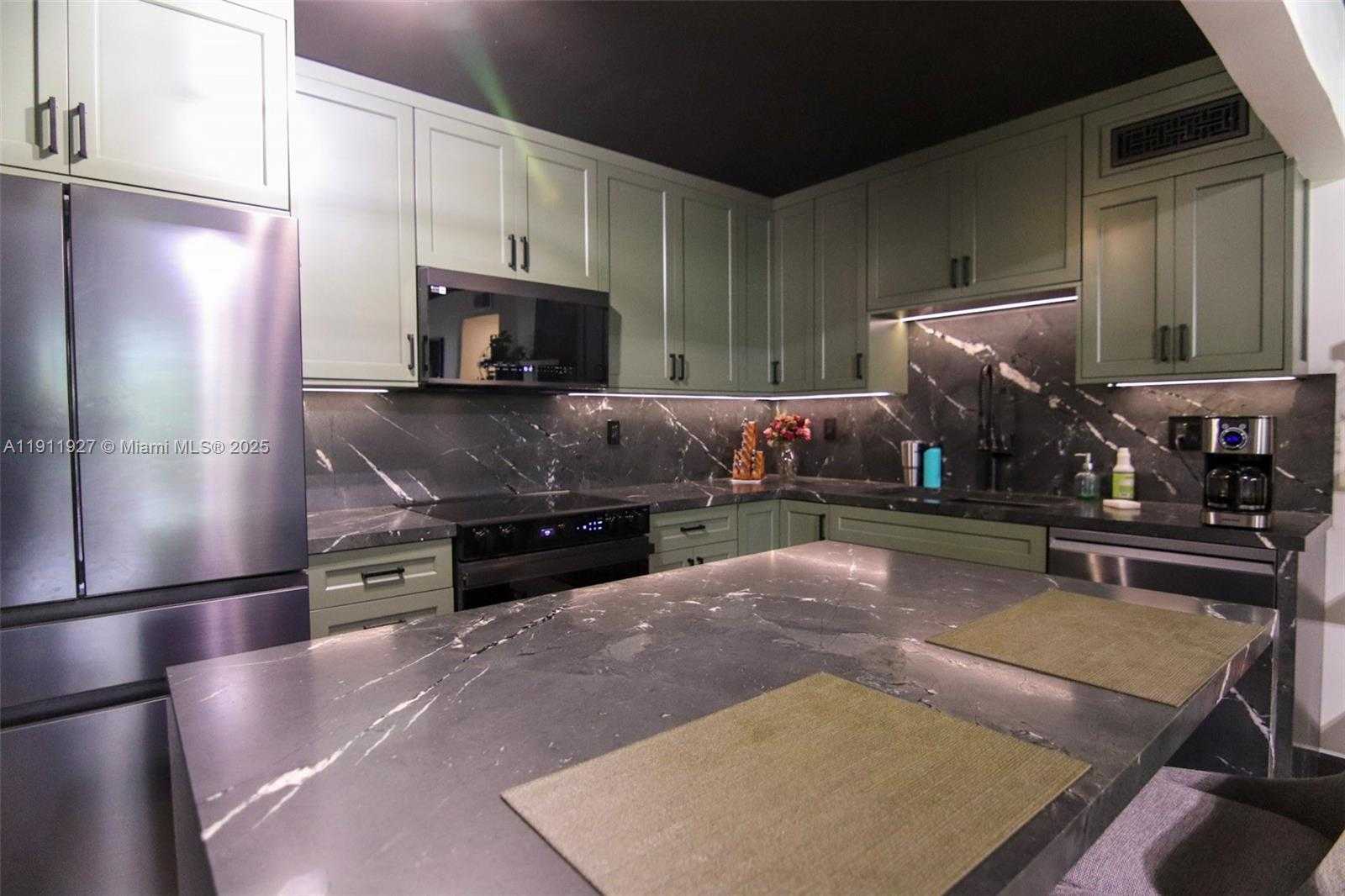 Small Image of 6801 INDIAN CREEK DR #201, Miami Beach Number 2