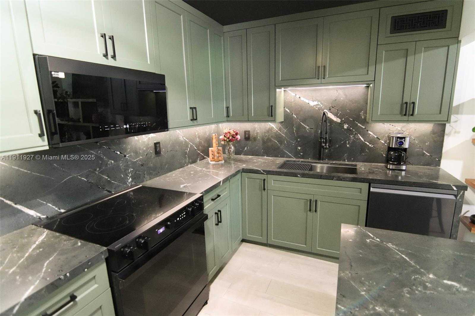 Small Image of 6801 INDIAN CREEK DR #201, Miami Beach Number 3