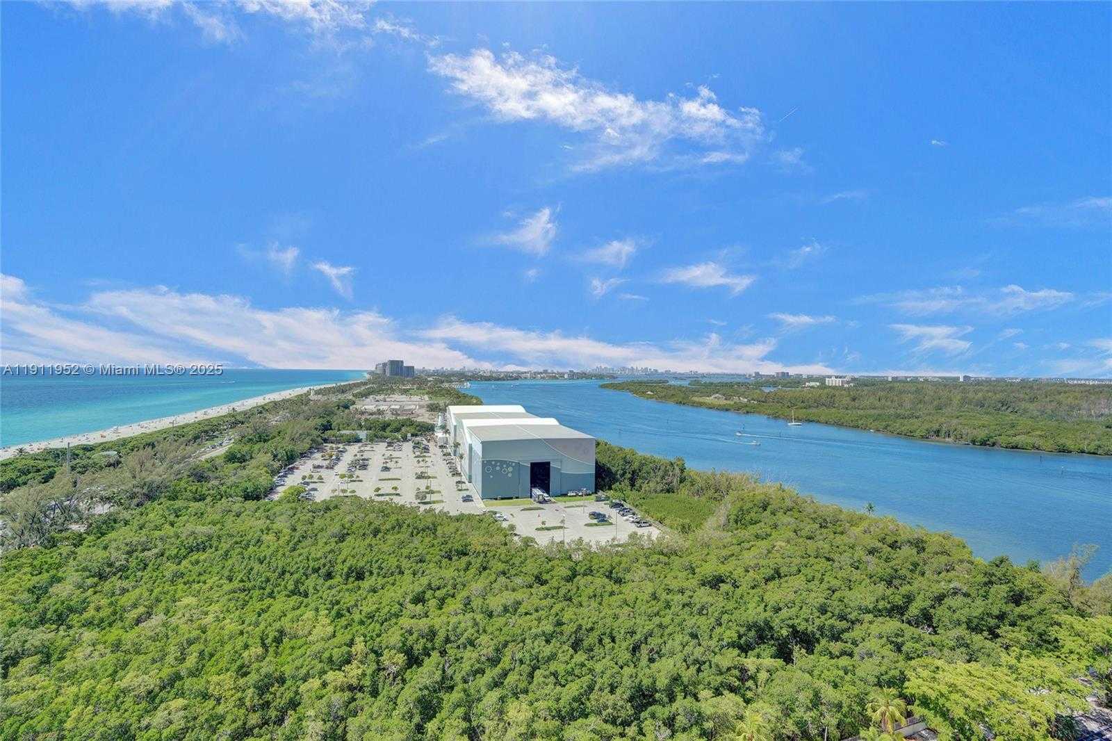 Small Image of 100 BAYVIEW DR #2121, Sunny Isles Beach Number 1