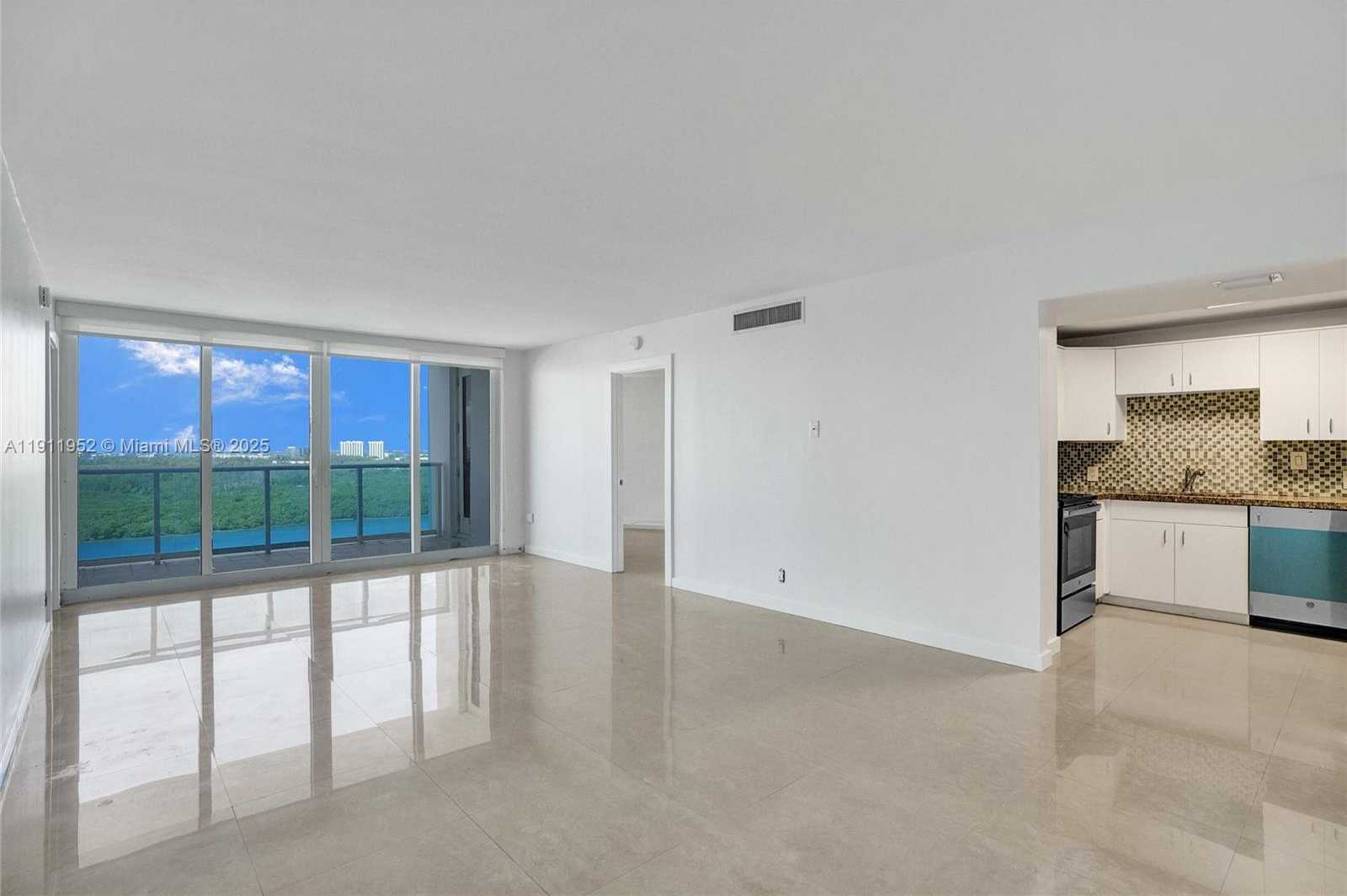 Small Image of 100 BAYVIEW DR #2121, Sunny Isles Beach Number 10