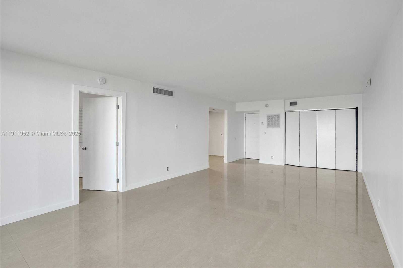 Small Image of 100 BAYVIEW DR #2121, Sunny Isles Beach Number 11