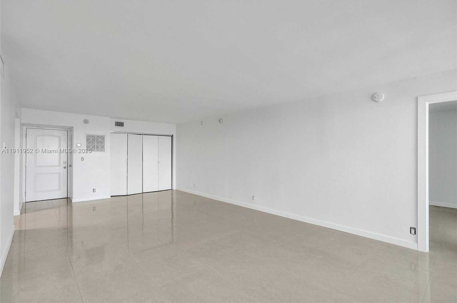 Small Image of 100 BAYVIEW DR #2121, Sunny Isles Beach Number 12