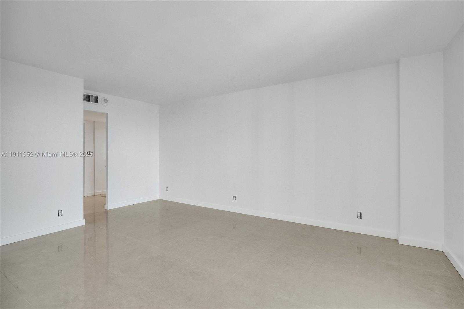 Small Image of 100 BAYVIEW DR #2121, Sunny Isles Beach Number 13