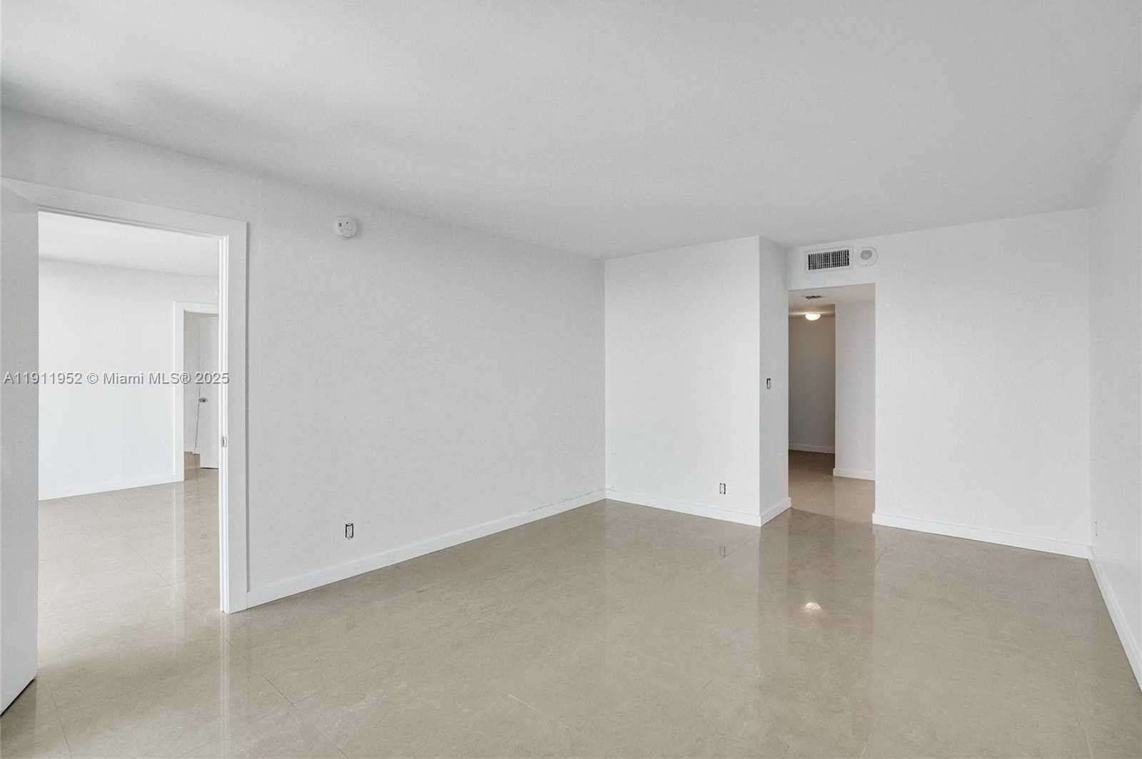 Small Image of 100 BAYVIEW DR #2121, Sunny Isles Beach Number 14