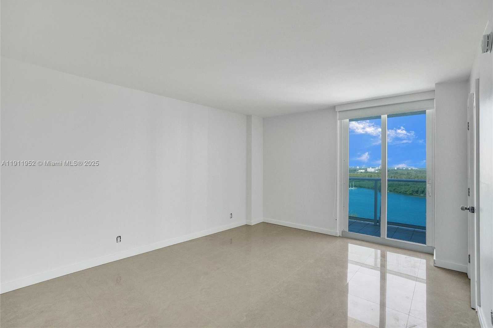 Small Image of 100 BAYVIEW DR #2121, Sunny Isles Beach Number 15
