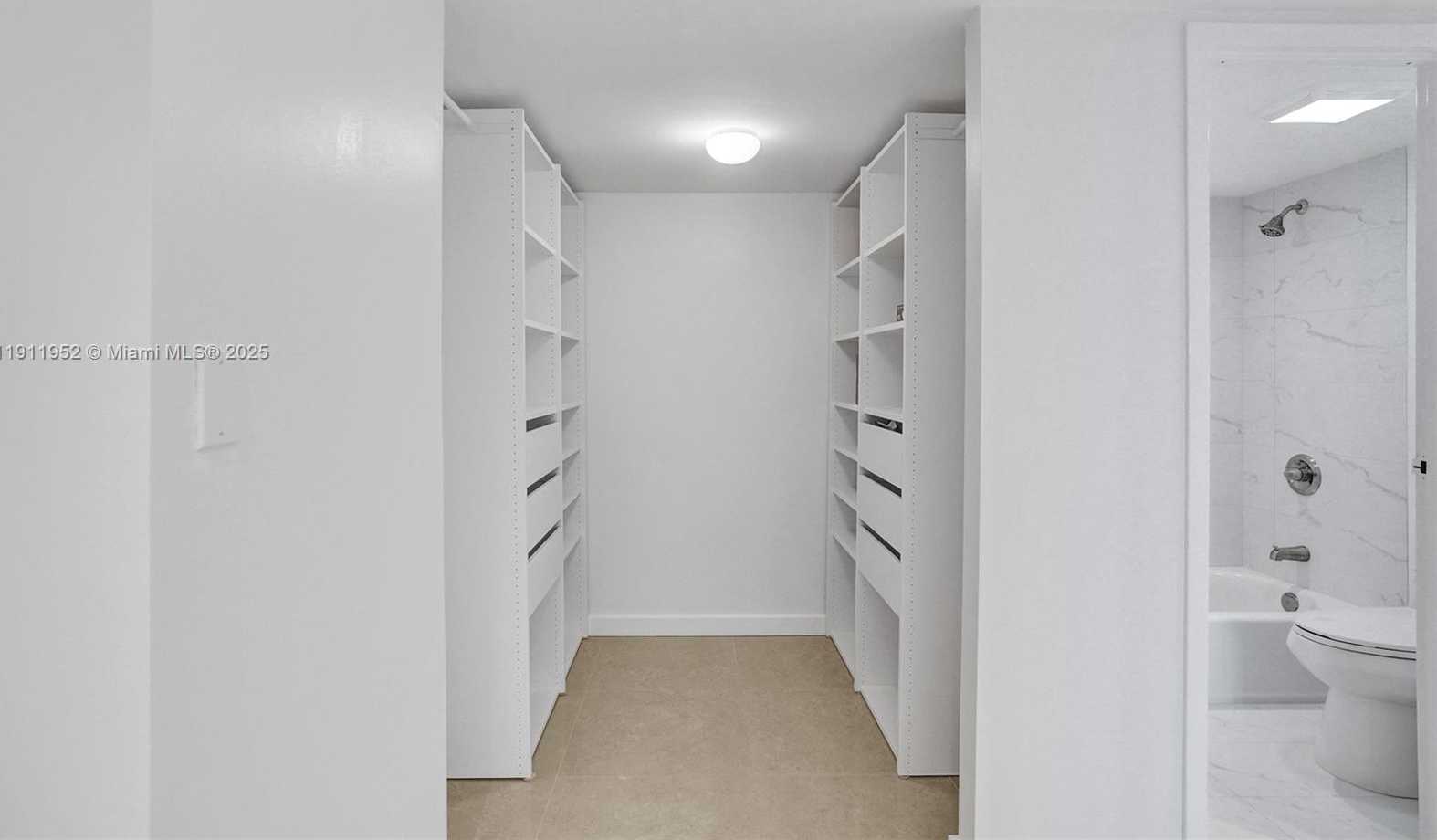 Small Image of 100 BAYVIEW DR #2121, Sunny Isles Beach Number 18