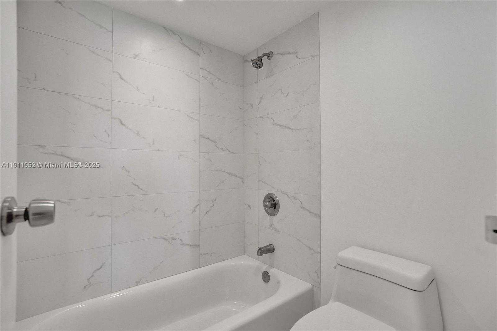 Small Image of 100 BAYVIEW DR #2121, Sunny Isles Beach Number 19