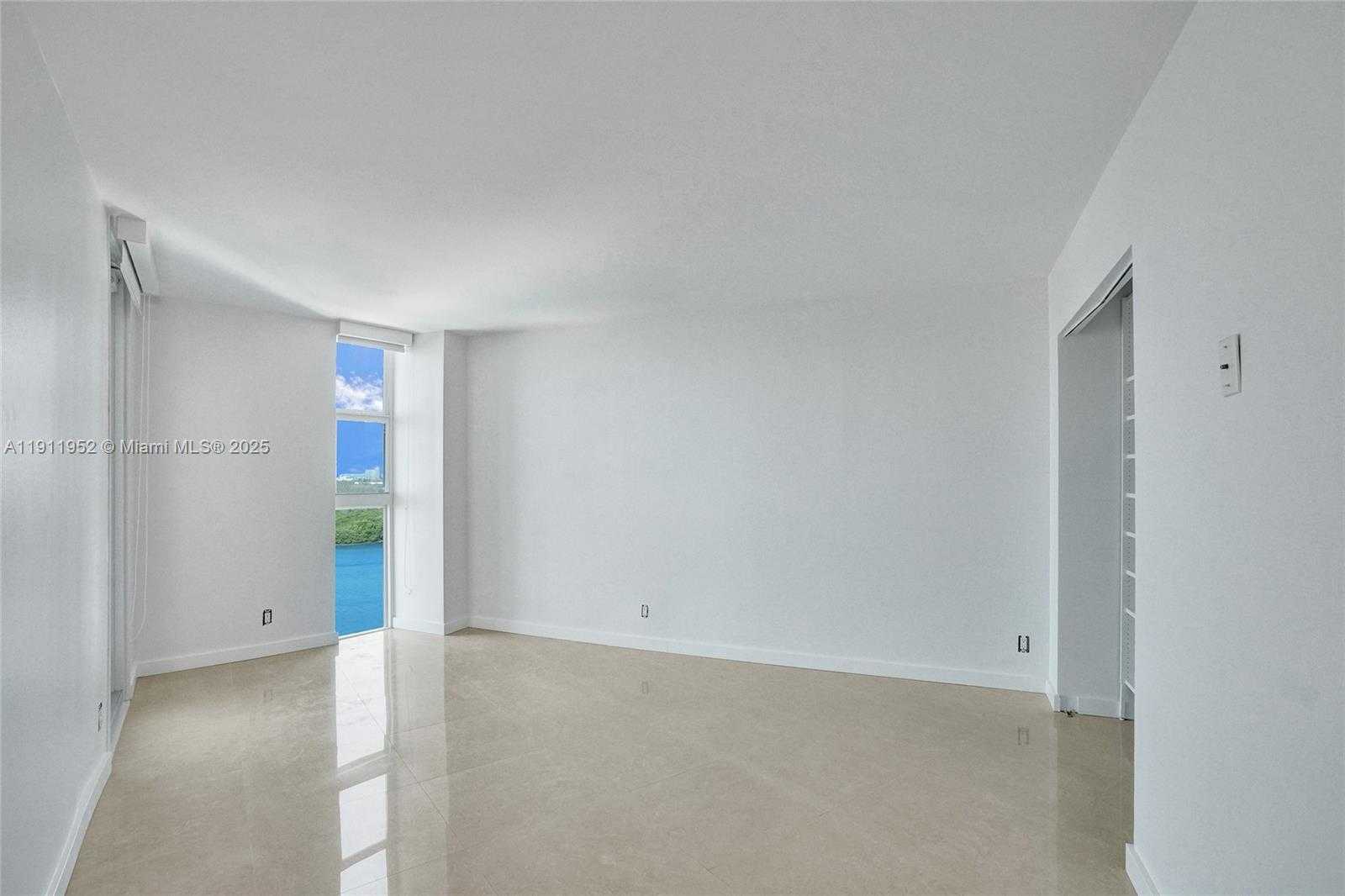 Small Image of 100 BAYVIEW DR #2121, Sunny Isles Beach Number 23