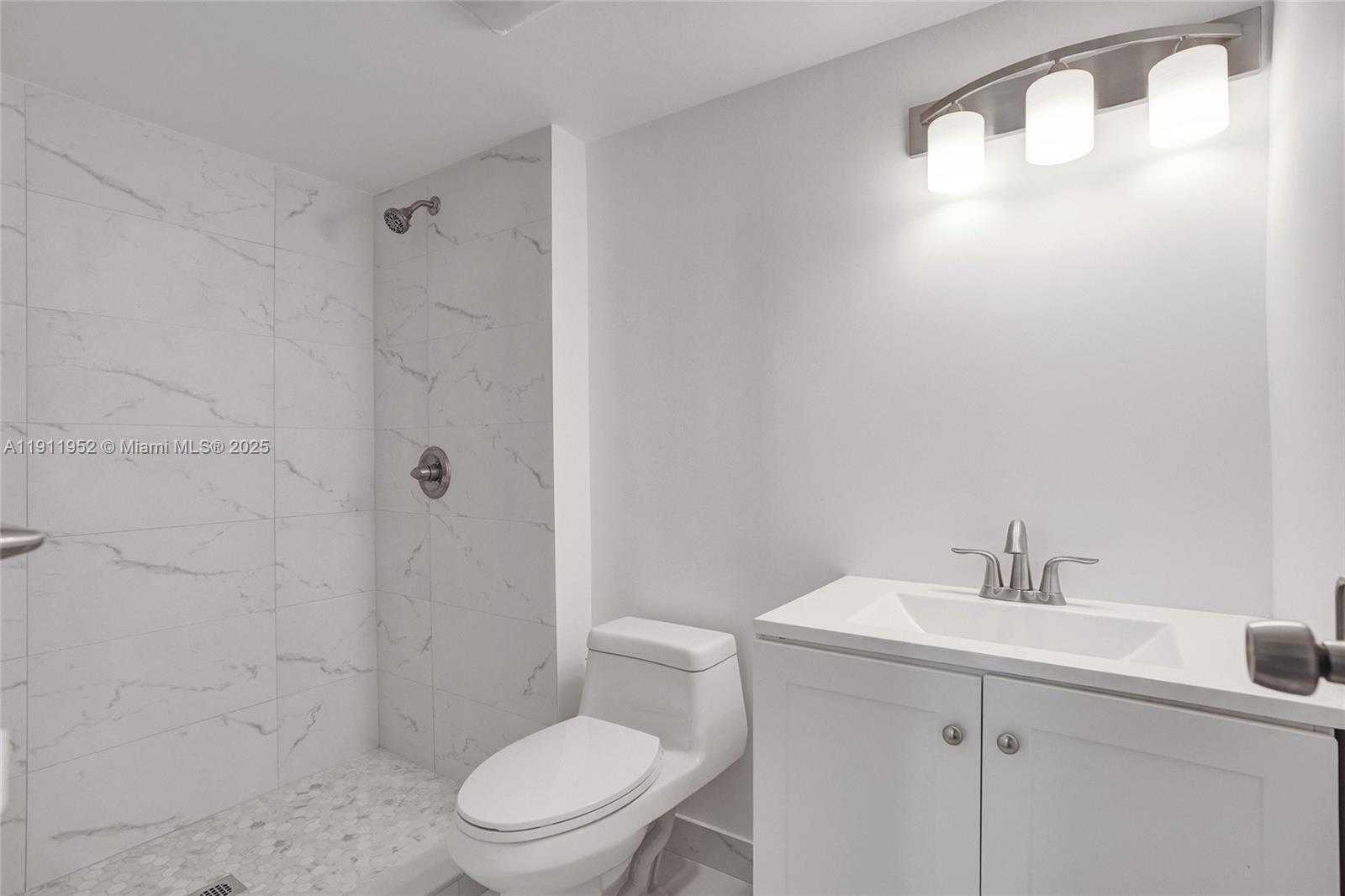 Small Image of 100 BAYVIEW DR #2121, Sunny Isles Beach Number 26