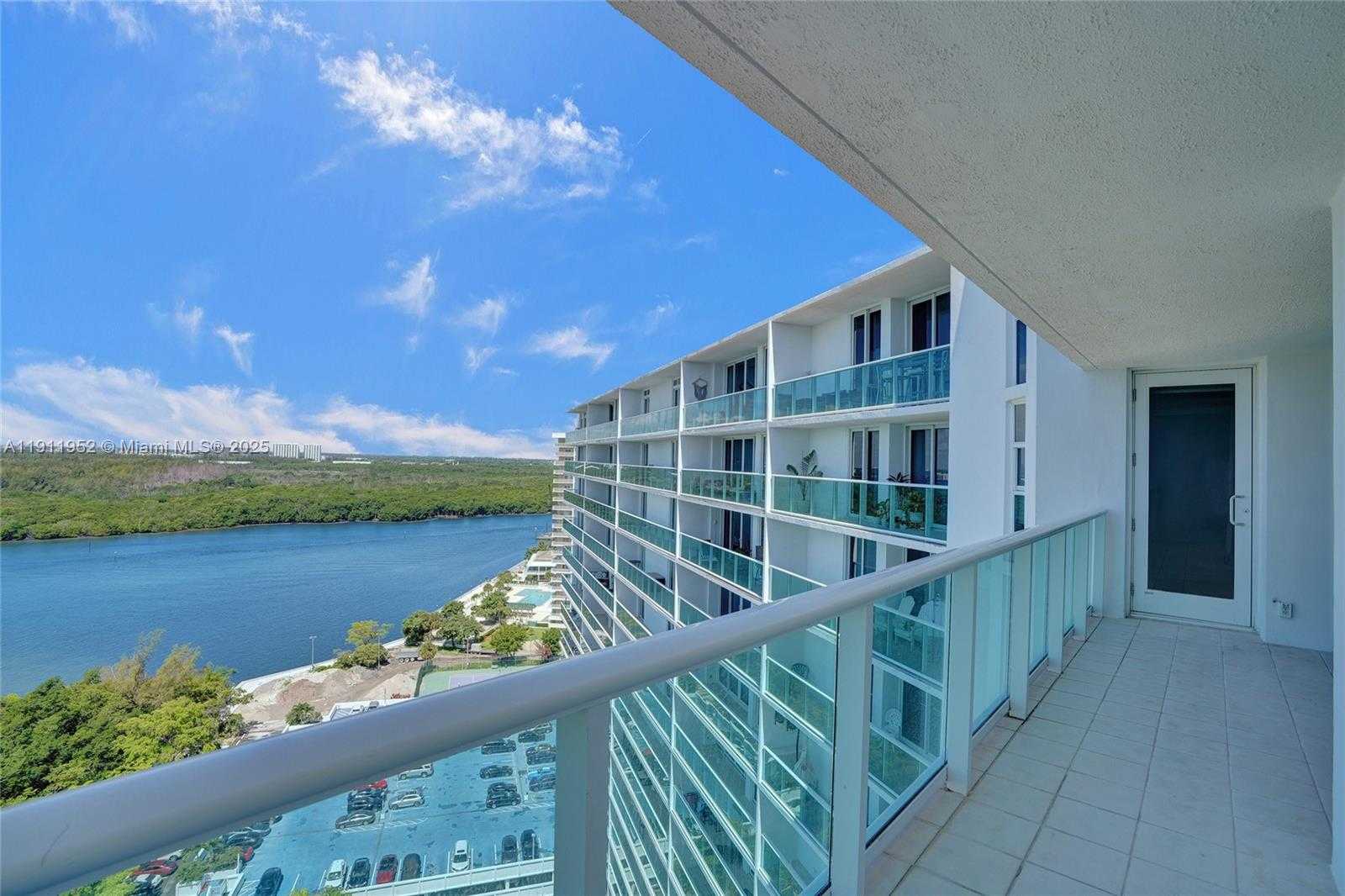 Small Image of 100 BAYVIEW DR #2121, Sunny Isles Beach Number 3