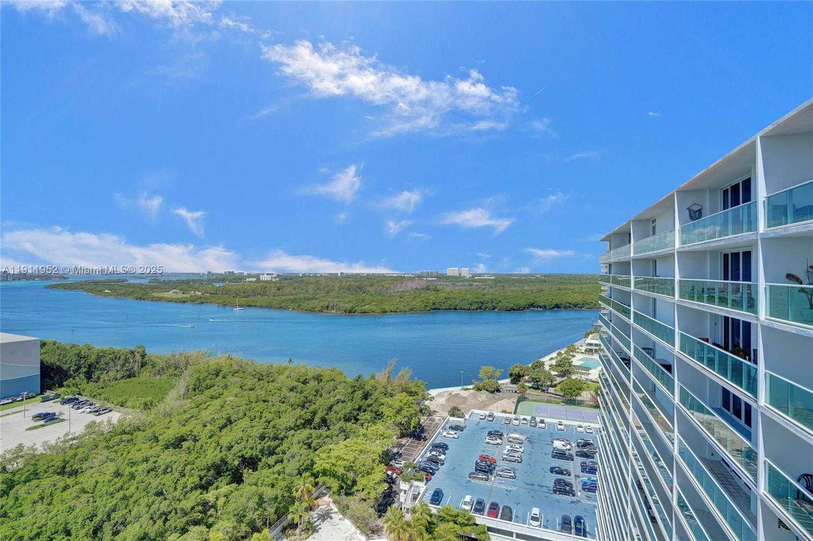 Small Image of 100 BAYVIEW DR #2121, Sunny Isles Beach Number 4