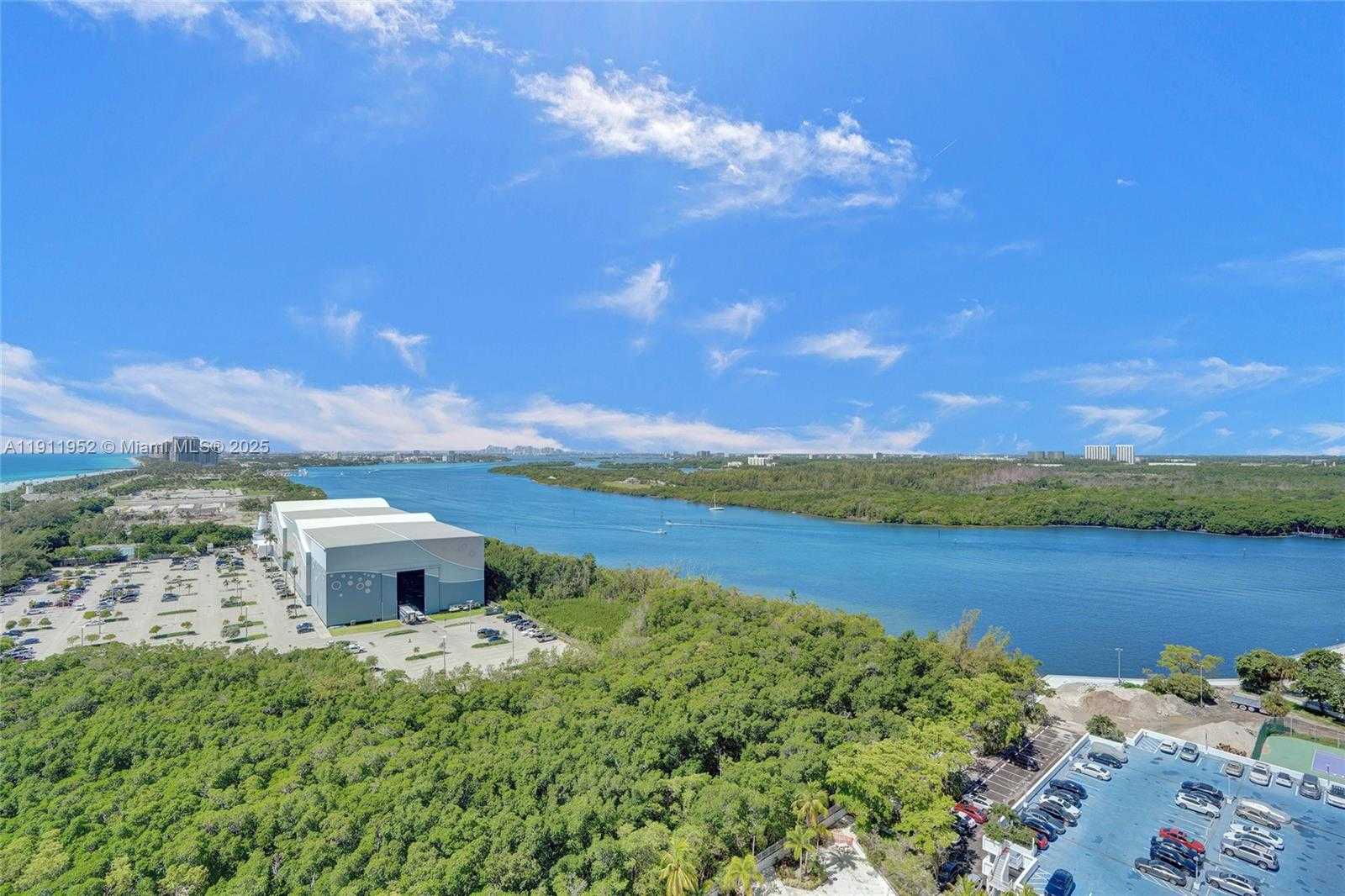 Small Image of 100 BAYVIEW DR #2121, Sunny Isles Beach Number 5