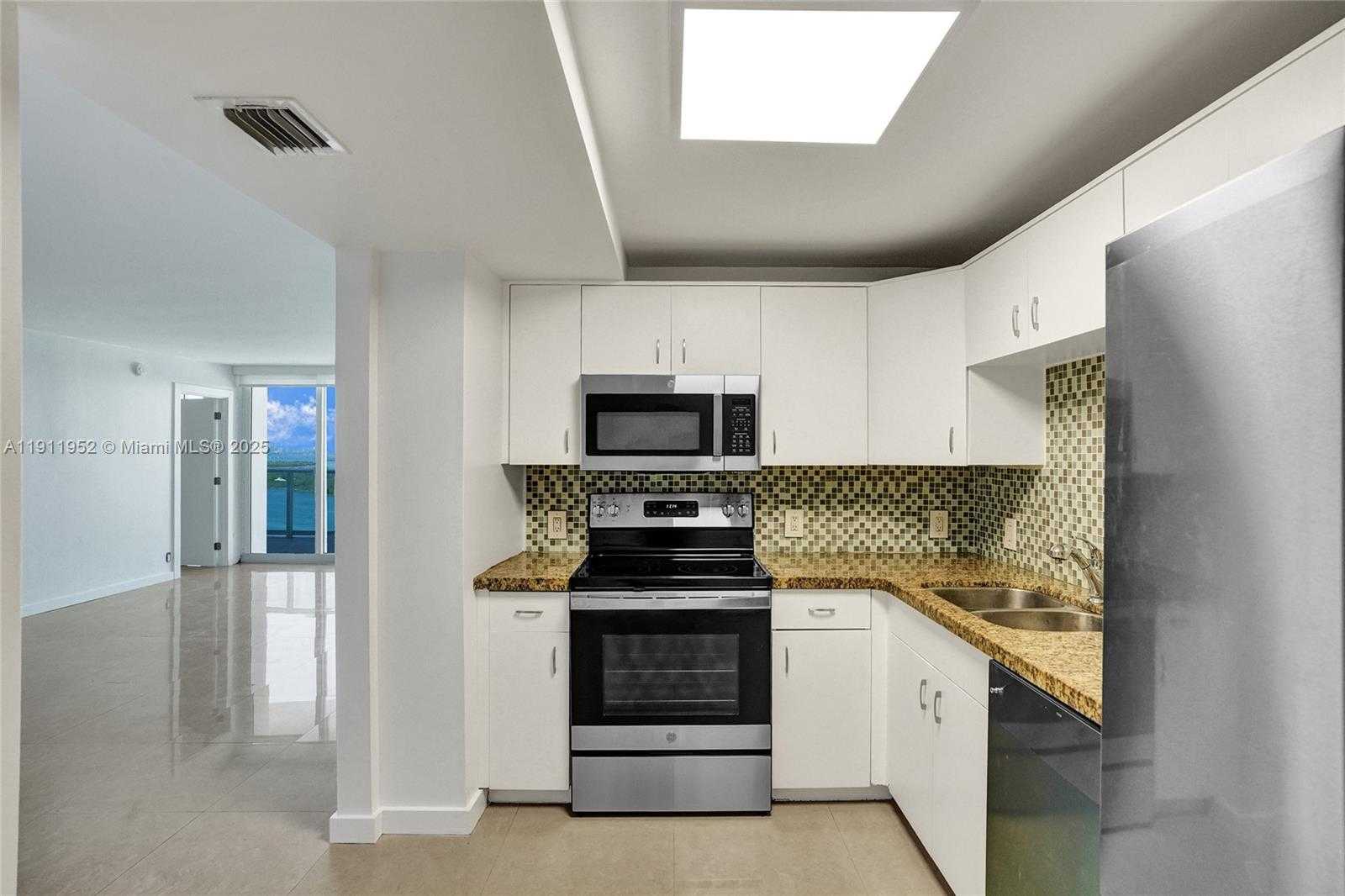 Small Image of 100 BAYVIEW DR #2121, Sunny Isles Beach Number 8