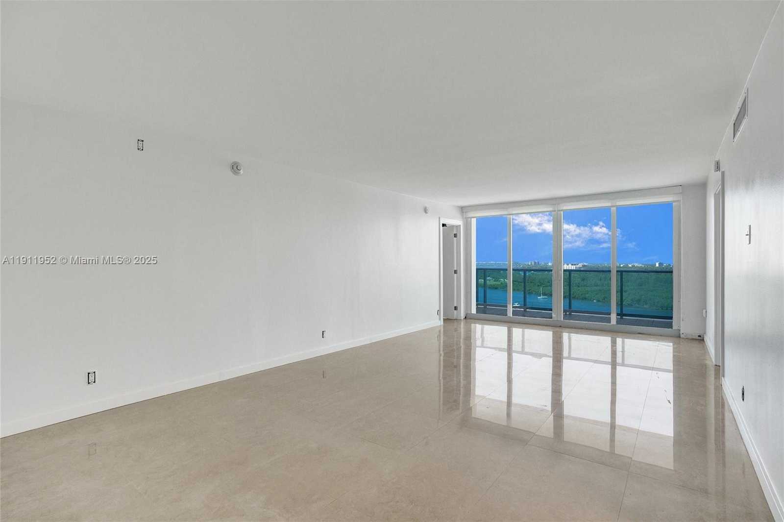 Small Image of 100 BAYVIEW DR #2121, Sunny Isles Beach Number 9