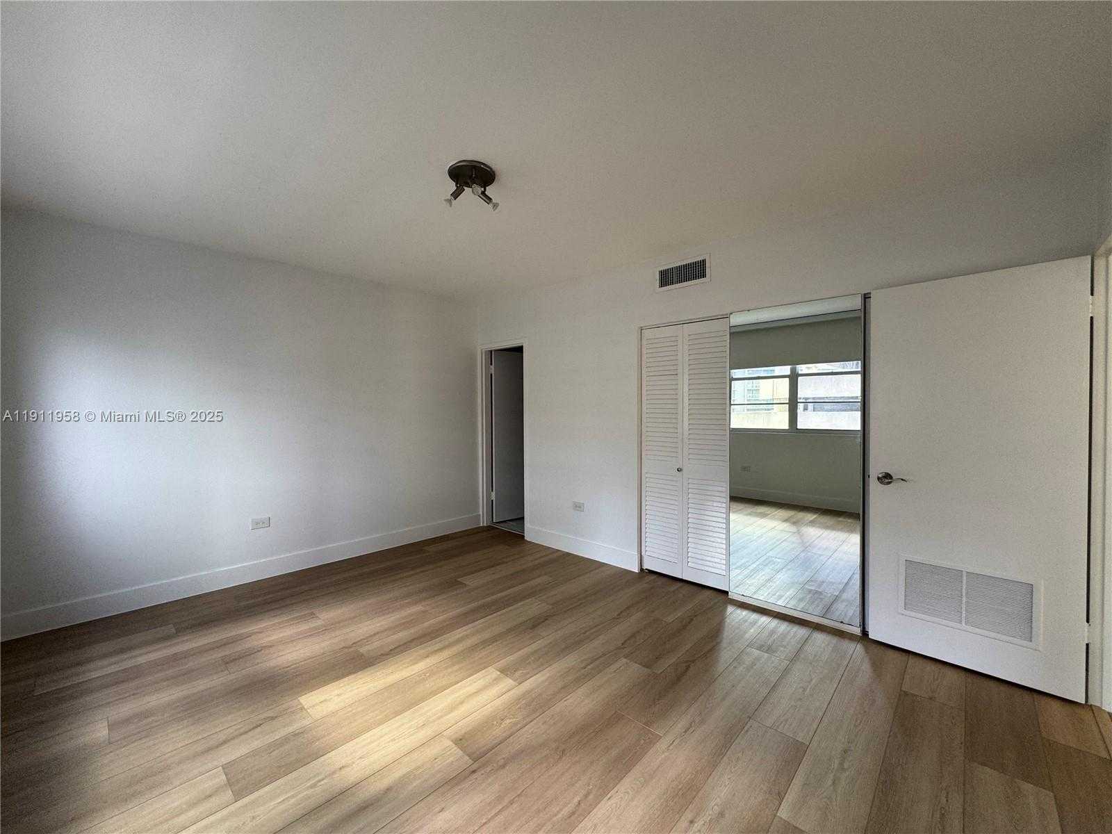 Small Image of 999 BRICKELL BAY DR #801, Miami Number 17