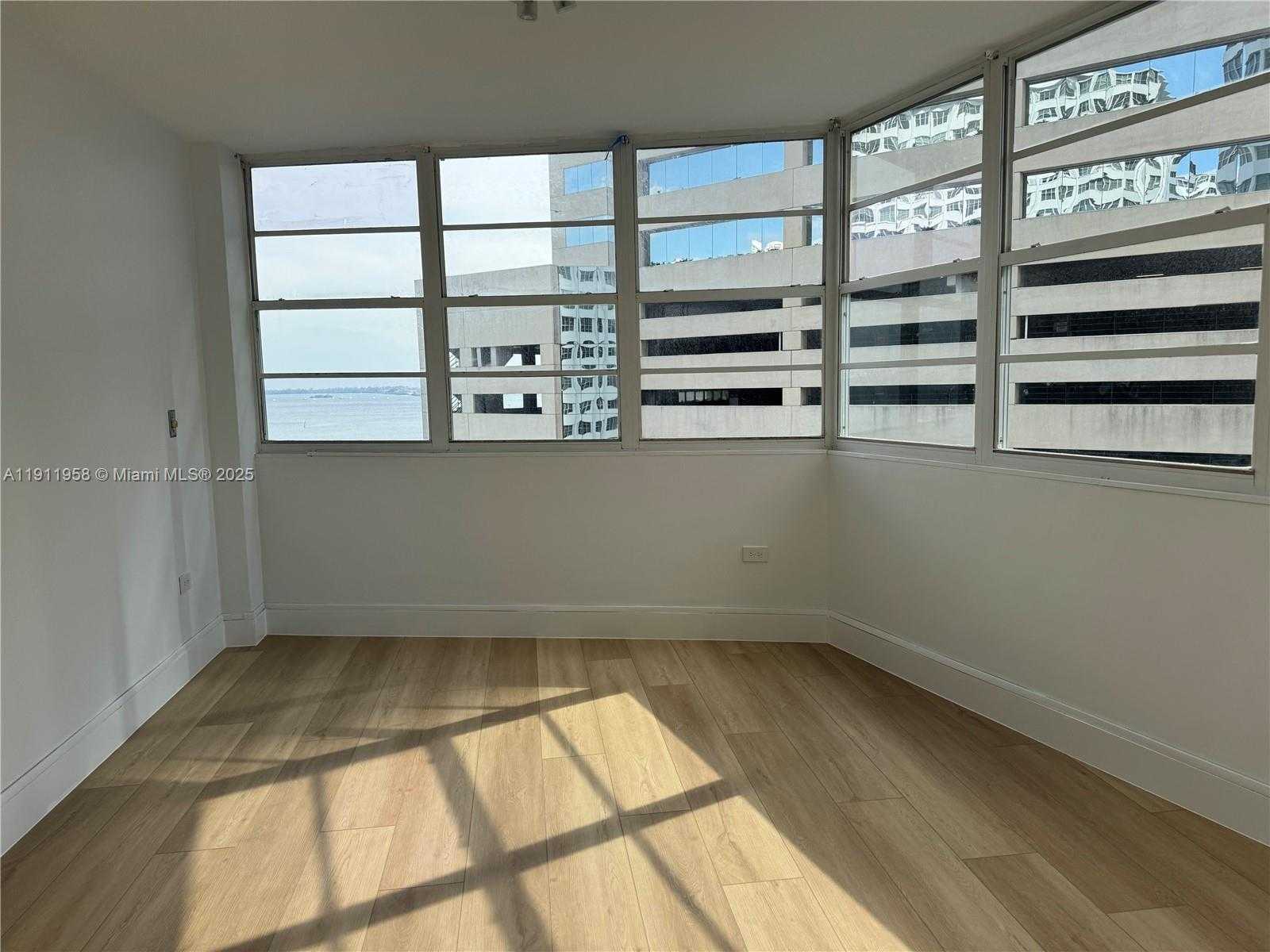 Small Image of 999 BRICKELL BAY DR #801, Miami Number 3