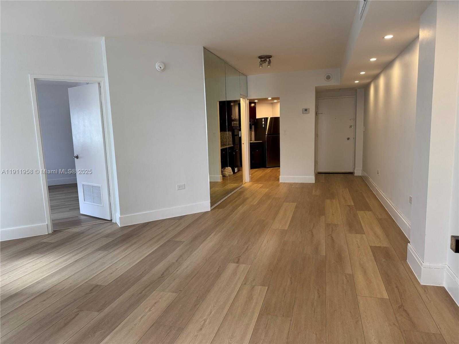 Small Image of 999 BRICKELL BAY DR #801, Miami Number 5