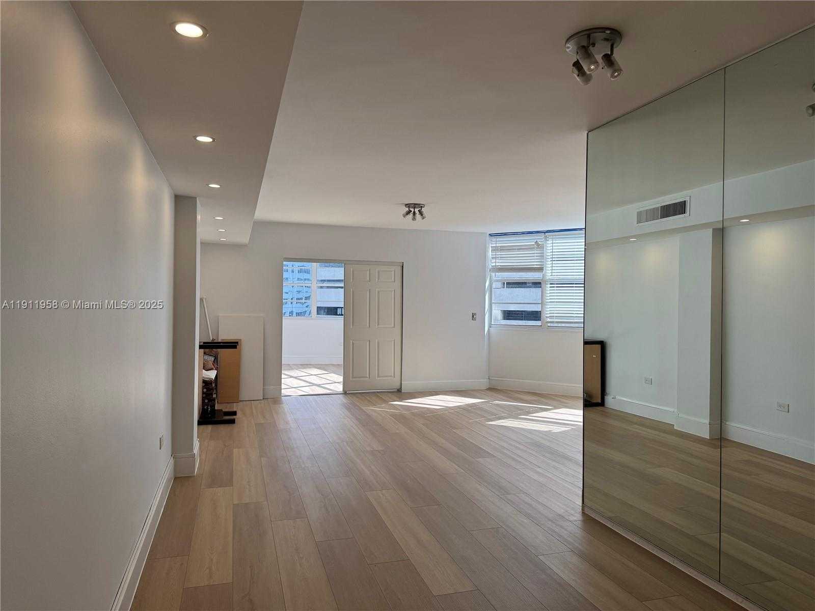 Small Image of 999 BRICKELL BAY DR #801, Miami Number 6