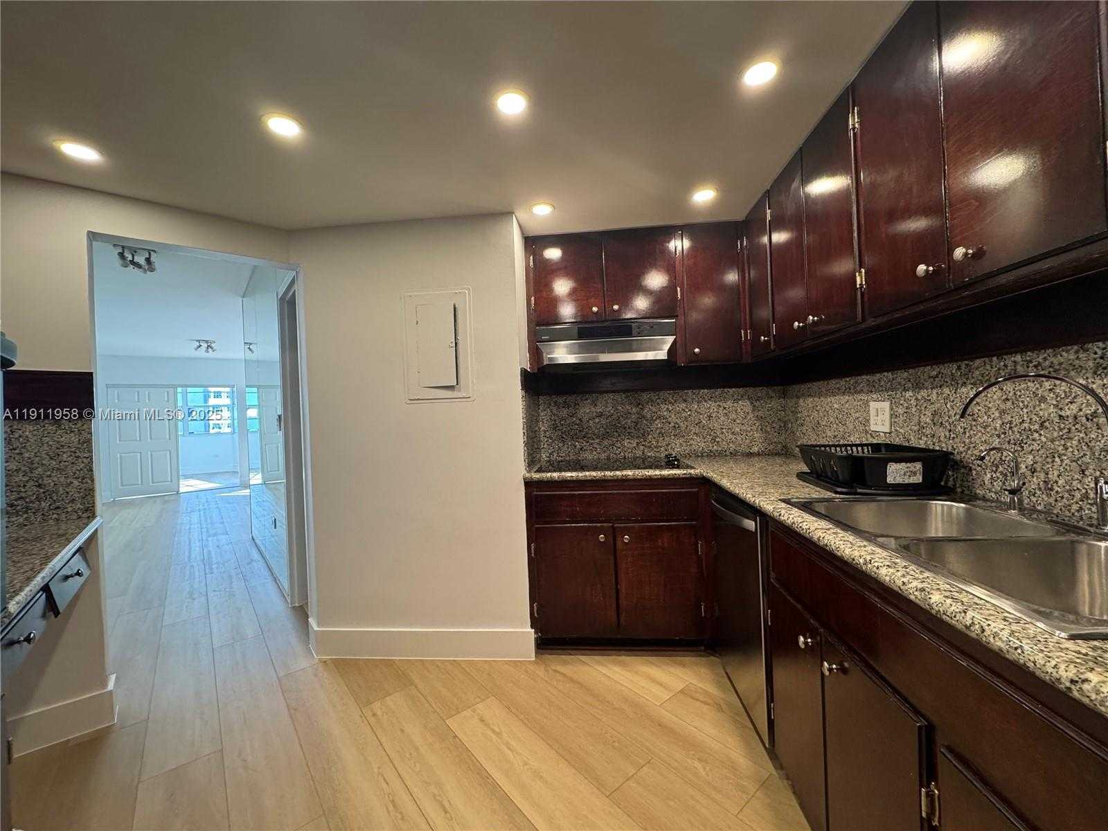 Small Image of 999 BRICKELL BAY DR #801, Miami Number 9