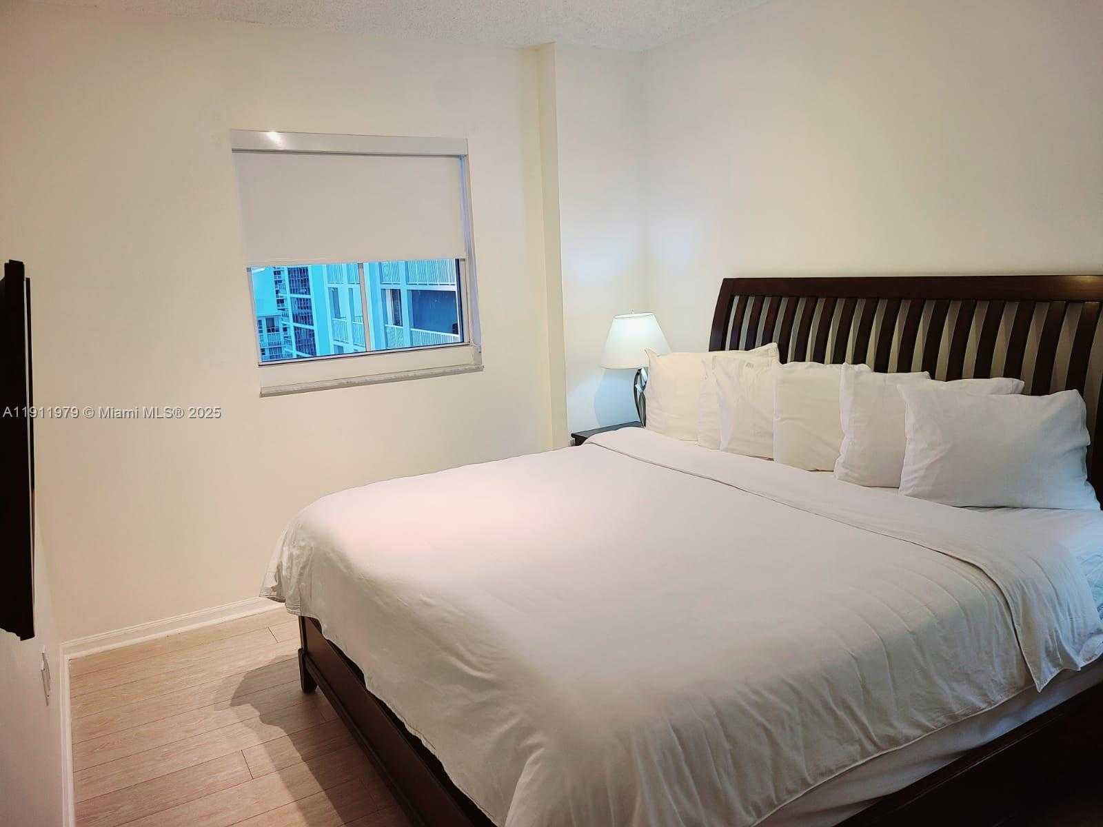 Small Image of 185 SOUTH EAST 14TH TER #2911, Miami Number 2