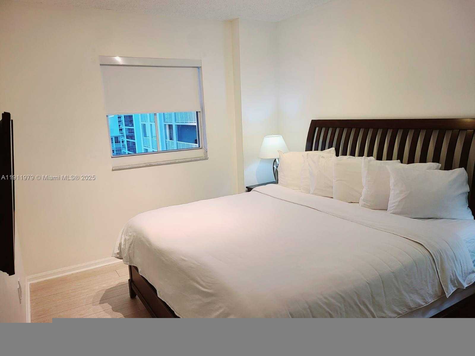 Small Image of 185 SOUTH EAST 14TH TER #2911, Miami Number 3