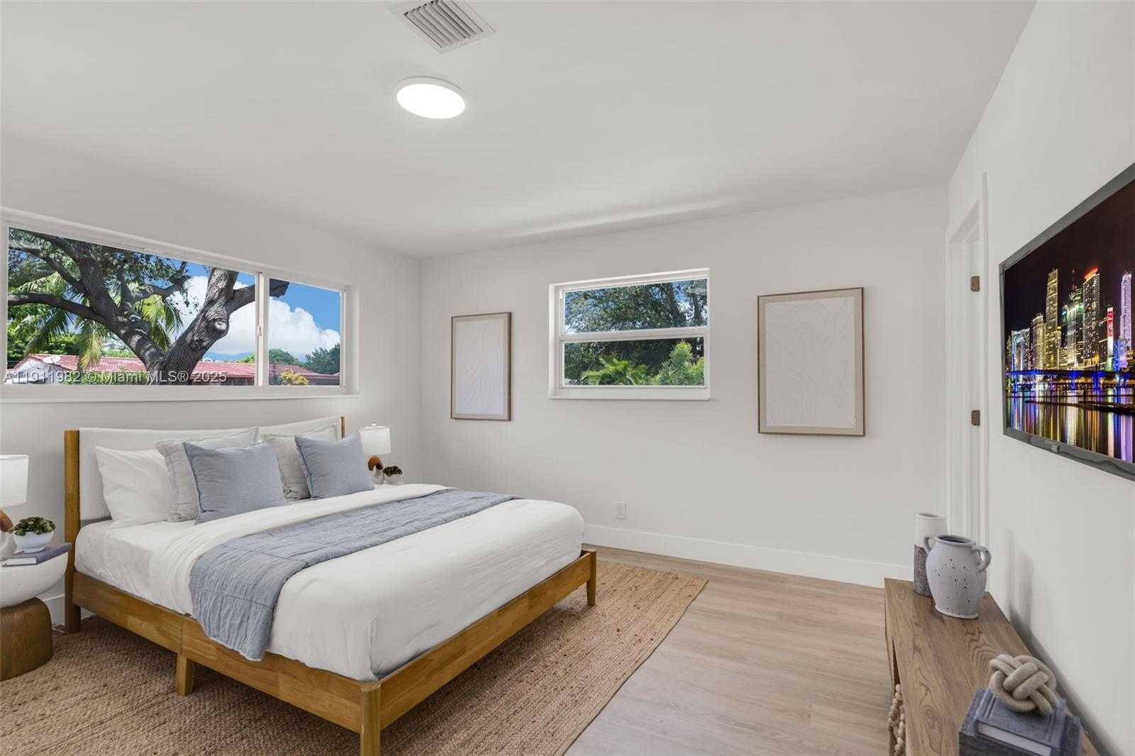 Small Image of 3920 HAYES ST, Hollywood Number 13