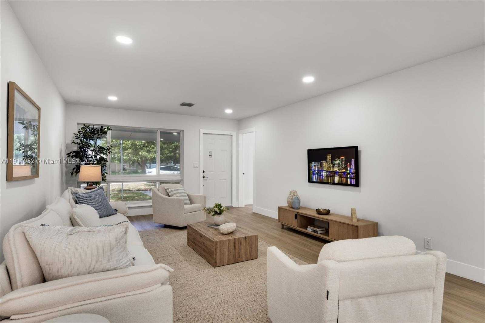 Small Image of 3920 HAYES ST, Hollywood Number 2