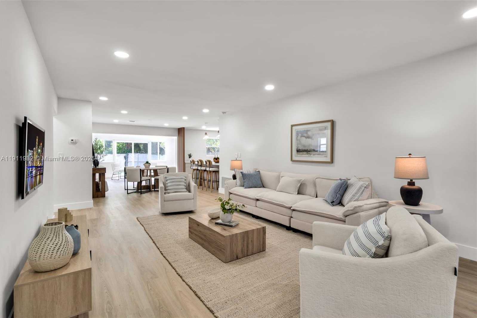 Small Image of 3920 HAYES ST, Hollywood Number 4