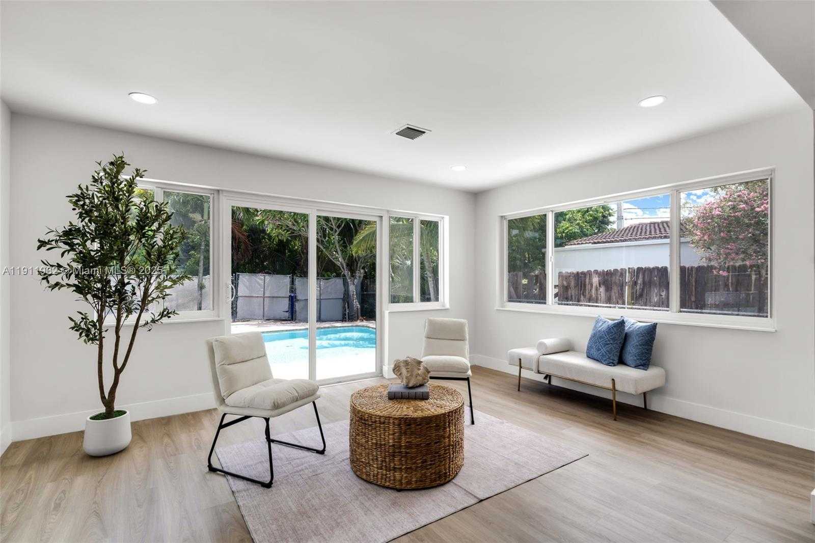 Small Image of 3920 HAYES ST, Hollywood Number 8