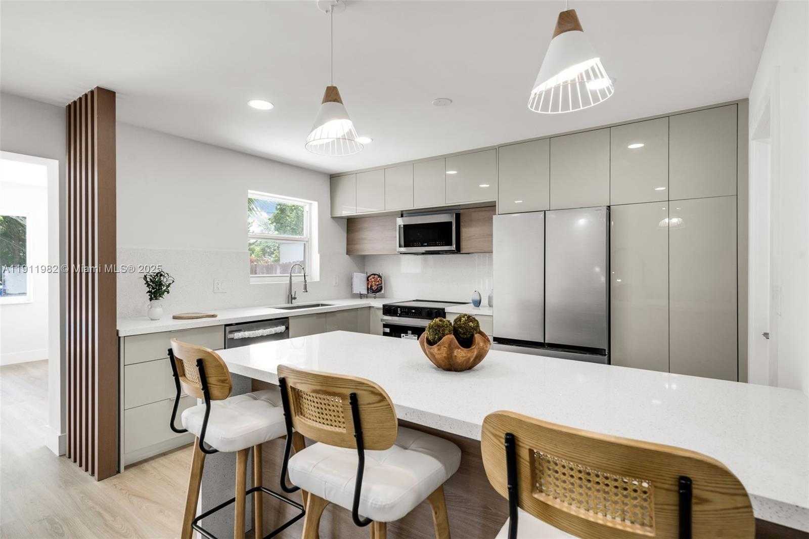 Small Image of 3920 HAYES ST, Hollywood Number 9