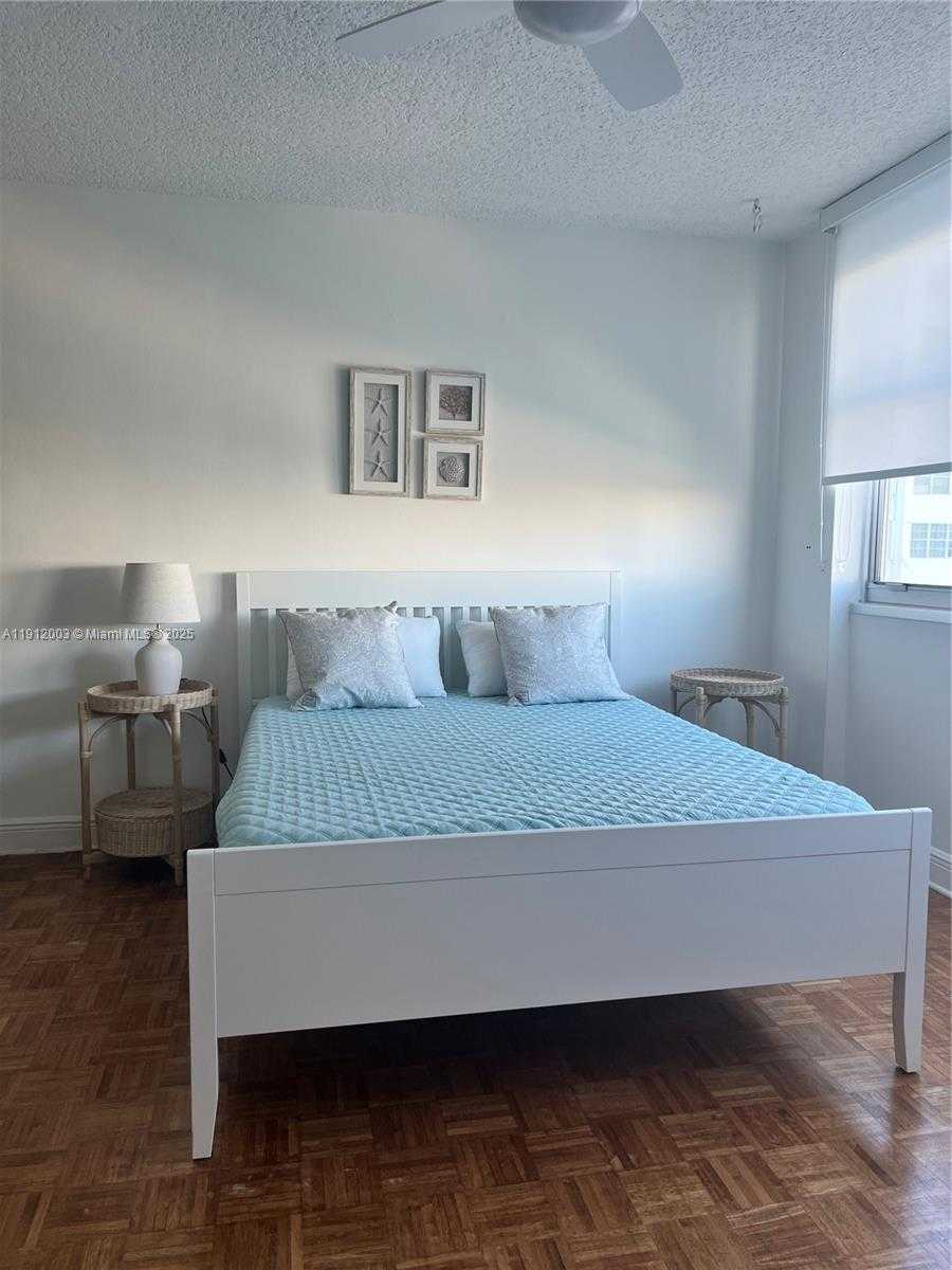 Small Image of 905 BRICKELL BAY DR #1431, Miami Number 3