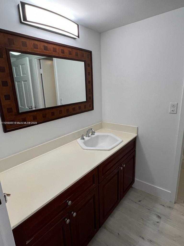 Small Image of 2333 BRICKELL AVE #307, Miami Number 10
